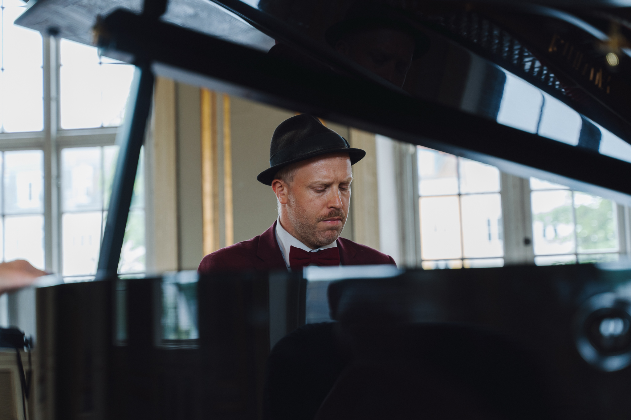 Pianist til begravelse — Oscar Gilbert